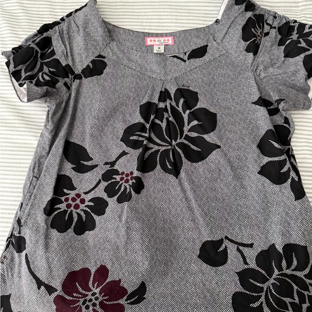 Floral Patterned Top in Black and Gray